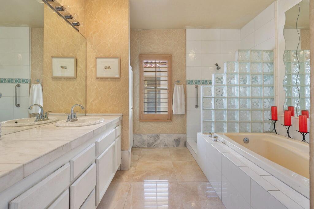92 Lakeshore Drive Rancho Mirage, CA 92270 - Photo 36 of 62 PRIMARY BATHROOM