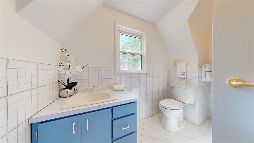 125 Oakdale Road Newton, MA 02461 - Photo 18 of 35