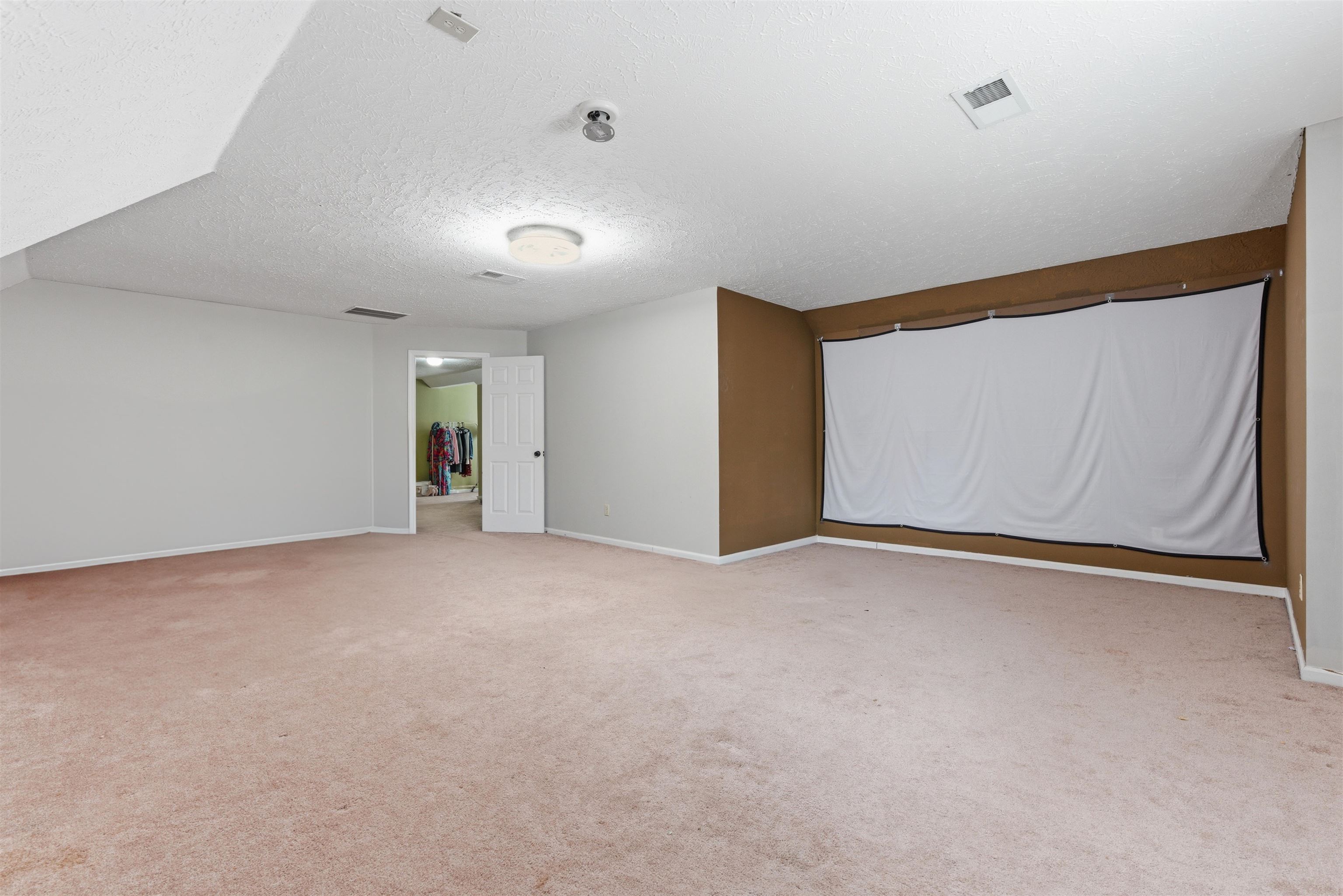 915 Cliffview Road Bolivar, TN 38008 - Photo 29 of 35 Unfurnished room featuring light colored carpet and a textured ceiling