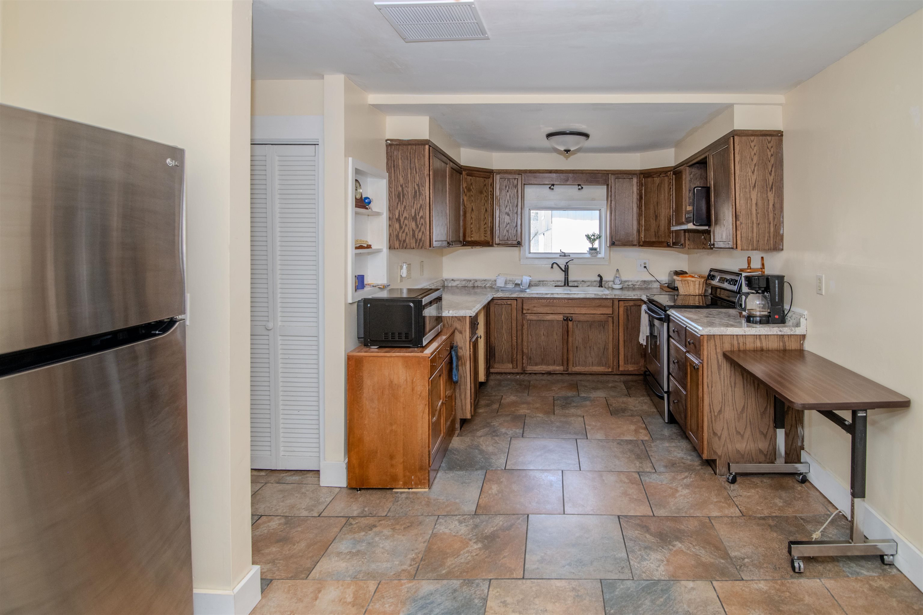 98 Circle Street Barre, VT 05641 - Photo 3 of 23