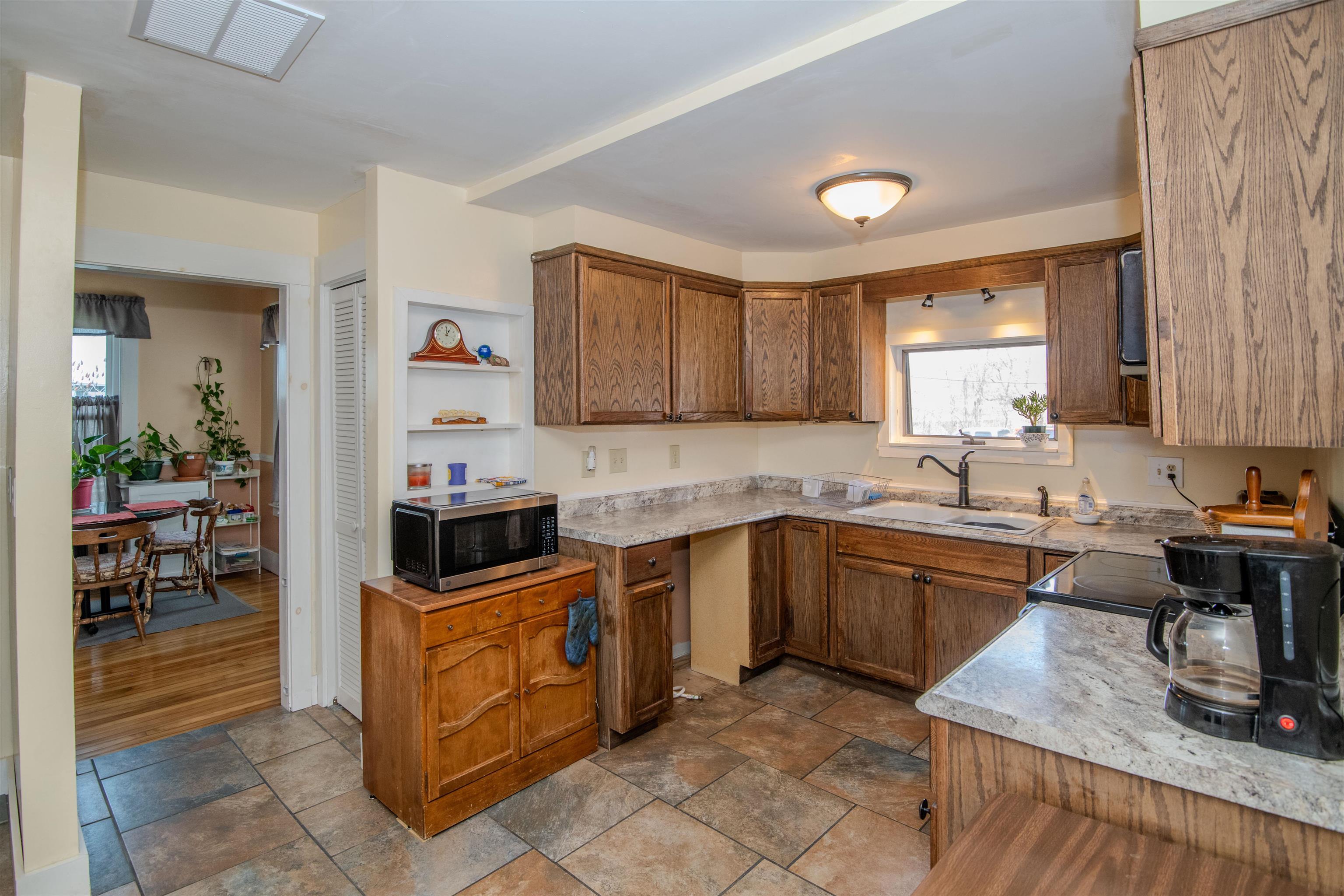 98 Circle Street Barre, VT 05641 - Photo 4 of 23