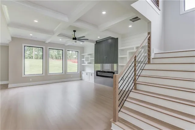 a view of entryway with a window