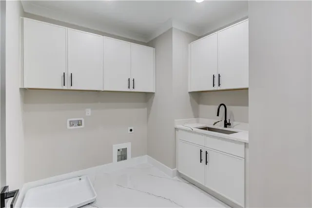 a view of yard with trees in the background