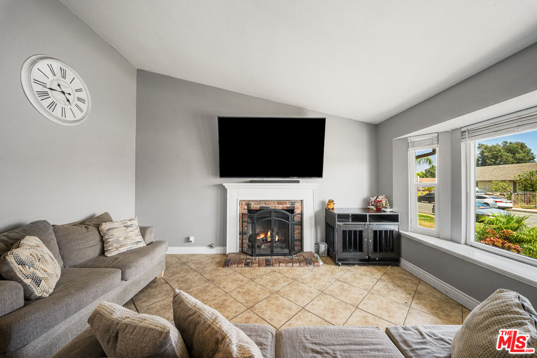 1350 West Morgan Street Rialto, CA 92376 - Photo 7 of 34