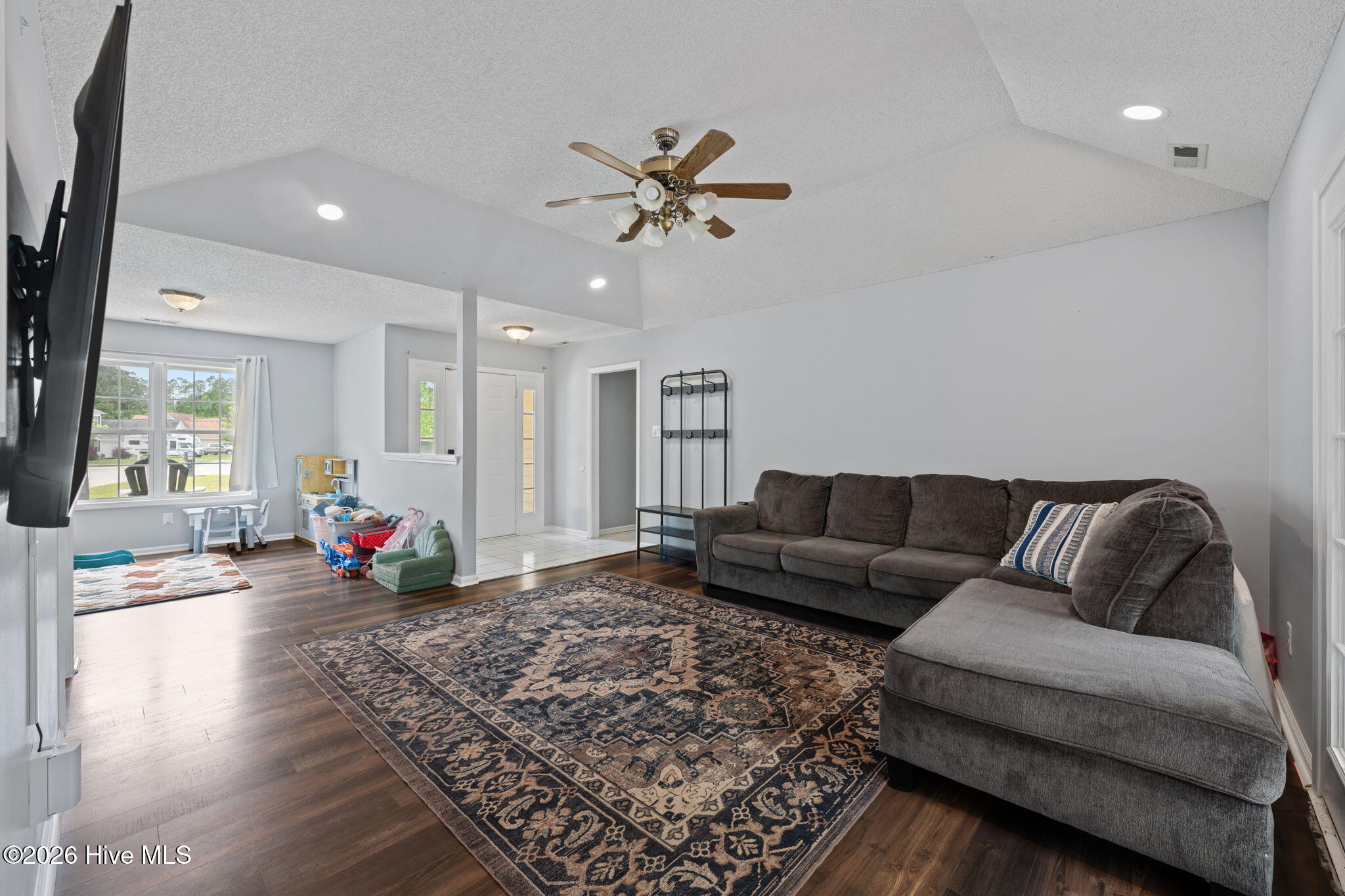 619 Fox Ridge Court Havelock, NC 28532 - Photo 6 of 42 living room/ formal dining/ entryway