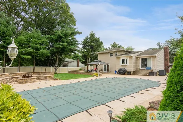 a view of a house with backyard and trees