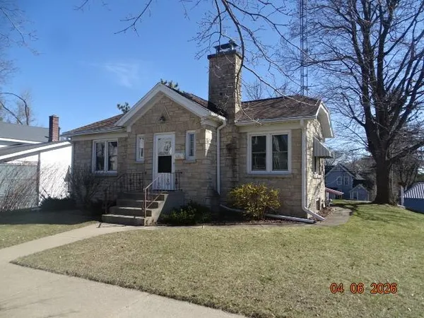 $245,000 | 626 West Pleasant Street, Portage, WI 53901