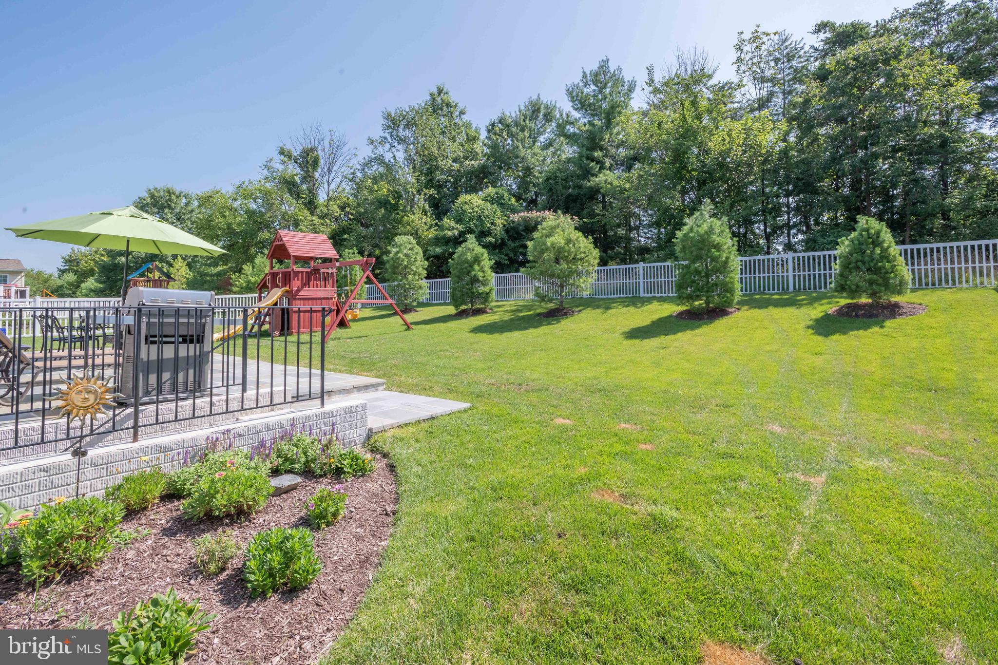 6711 Evanston Road Baltimore, MD 21209 - Photo 32 of 59 Spacious fenced yard