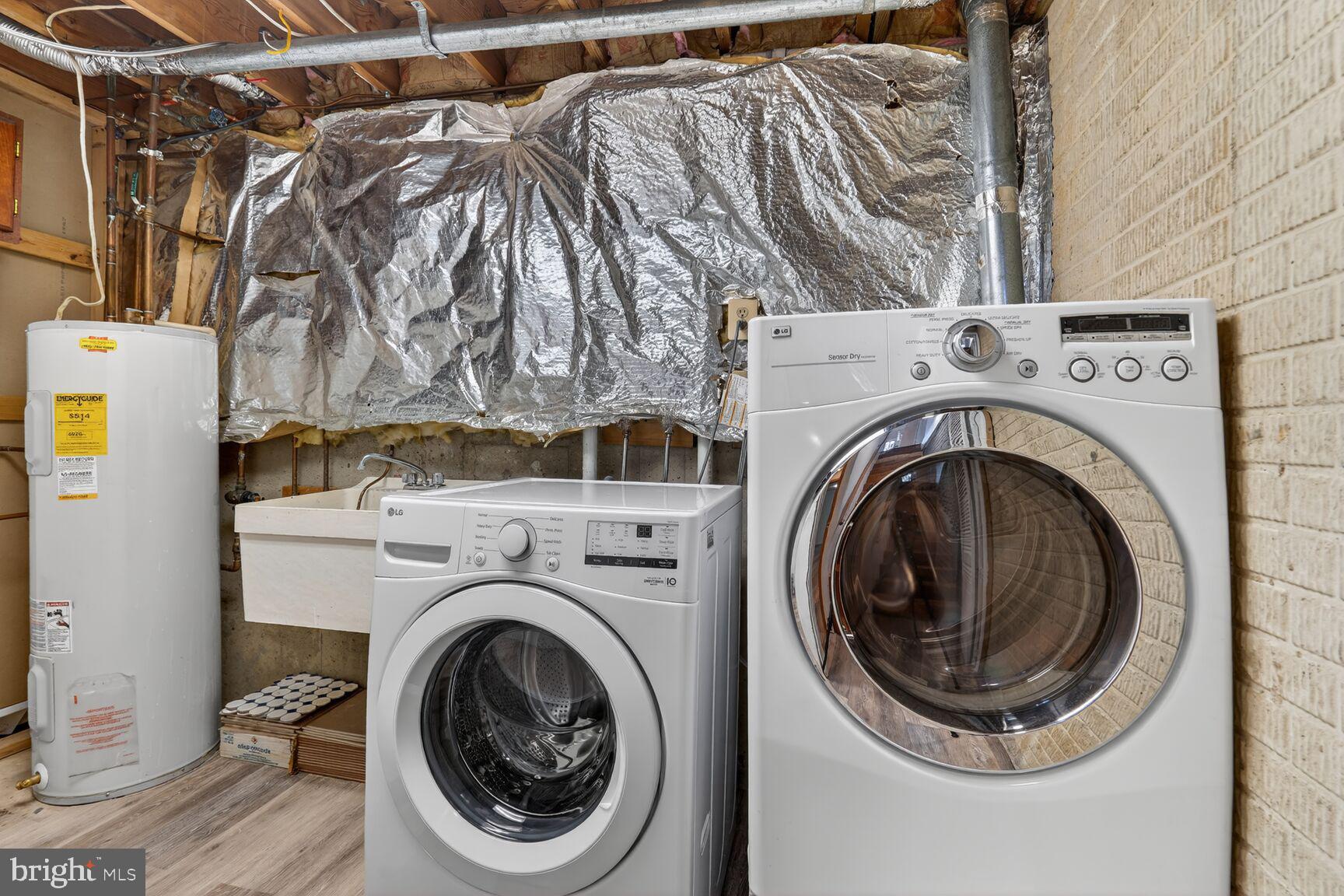 119 River Road Occoquan, VA 22125 - Photo 20 of 36 a utility room with dryer and washer