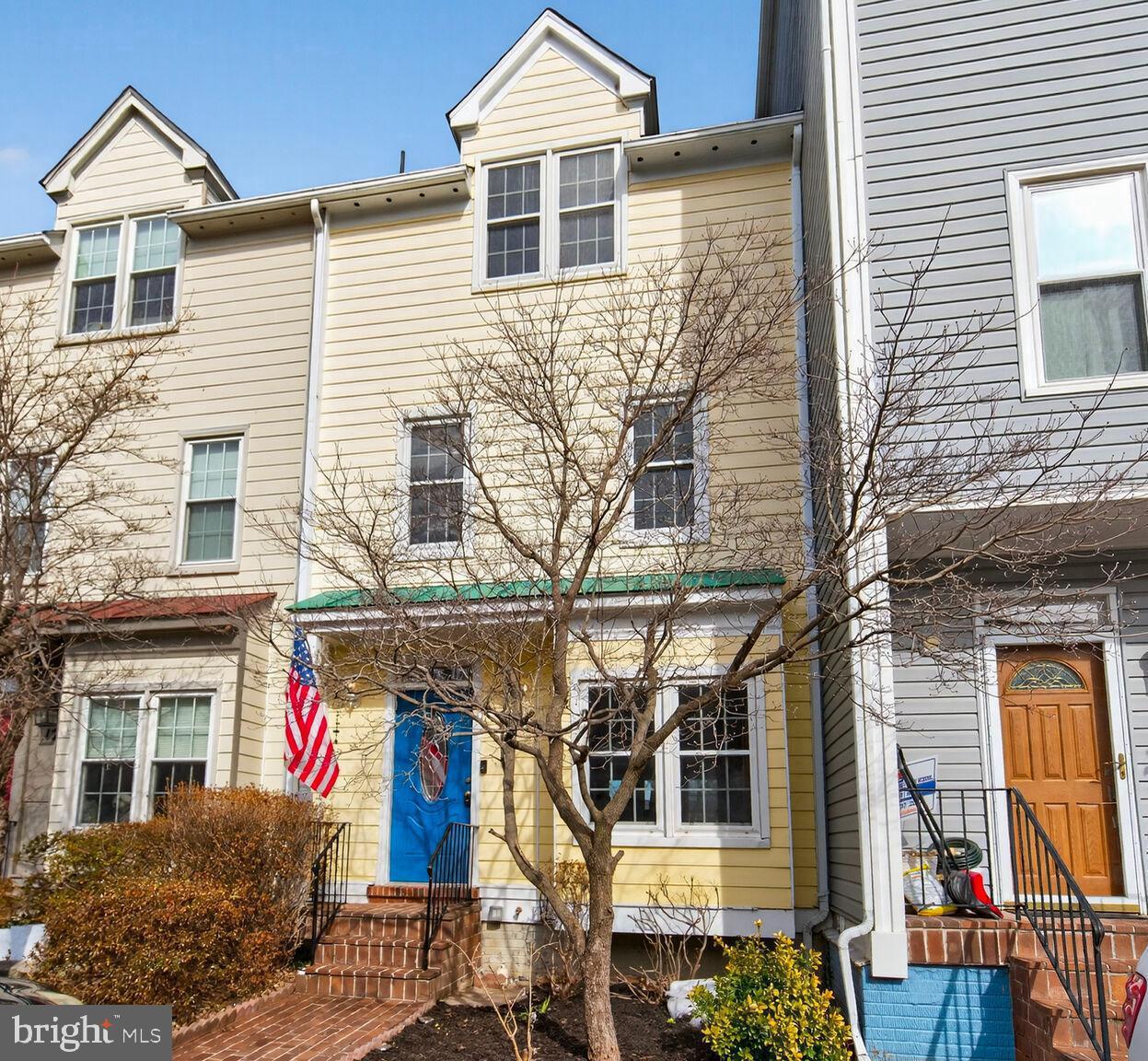 119 River Road Occoquan, VA 22125 - Photo 2 of 36 front view of a house with a yard