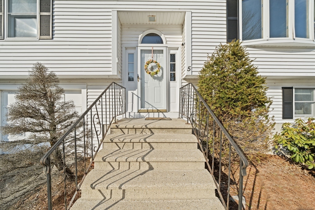 5 Jessica Lane Wakefield, MA 01880 - Photo 2 of 38