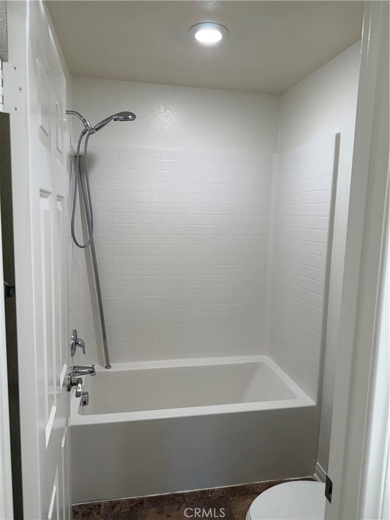 4751 Java Paseo South Ontario, CA 91762 - Photo 16 of 18 Upstairs shared hallway bath