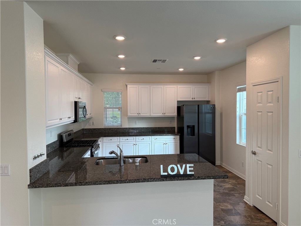 4751 Java Paseo South Ontario, CA 91762 - Photo 8 of 18 Kitchen