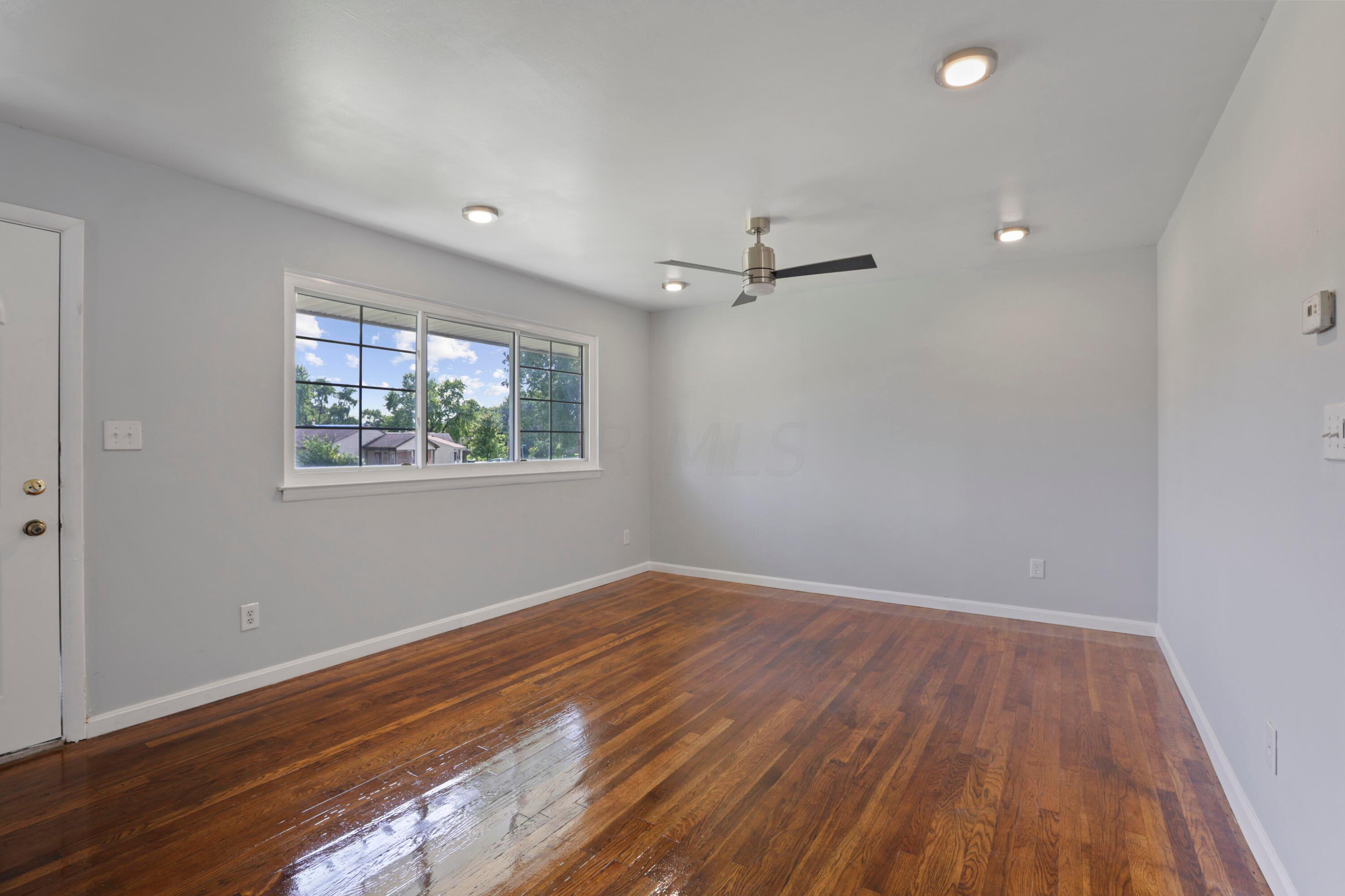 168 Calahan Road Columbus, OH 43207 - Photo 10 of 24 Living Room