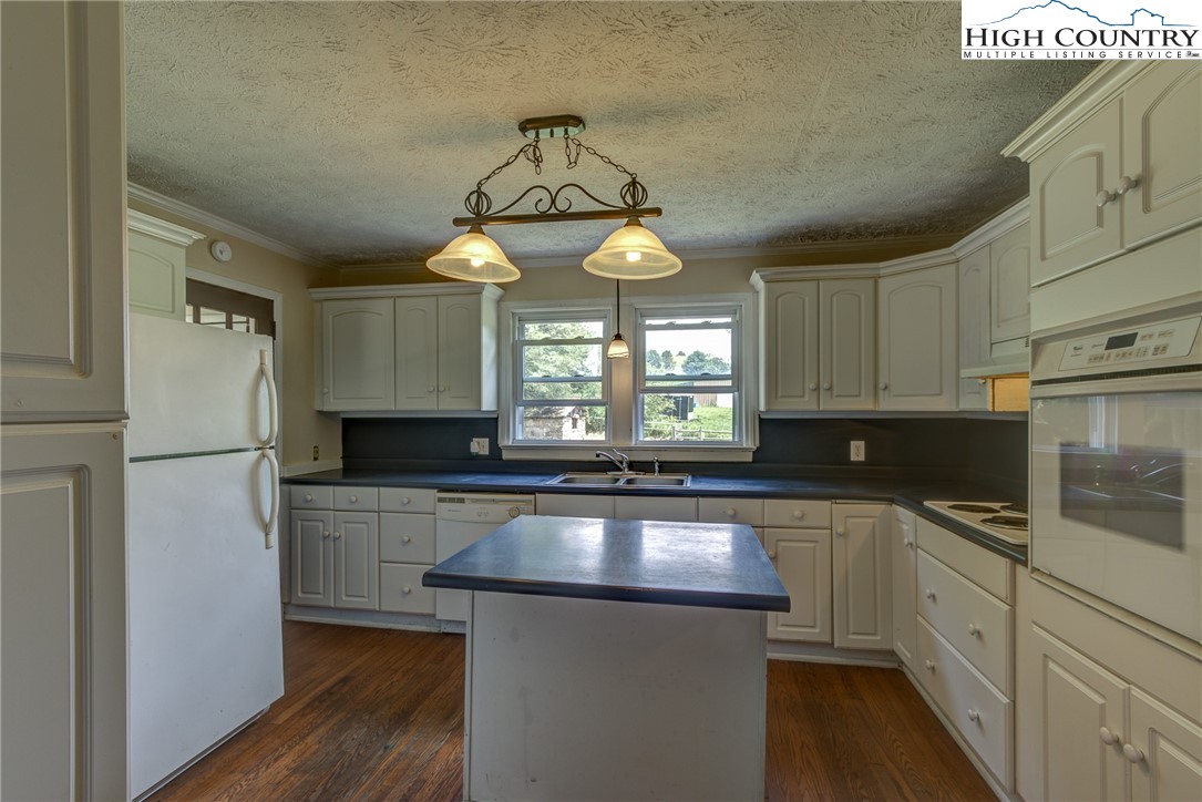 124 Brown's Chapel Road Boone, NC 28607 - Photo 4 of 26