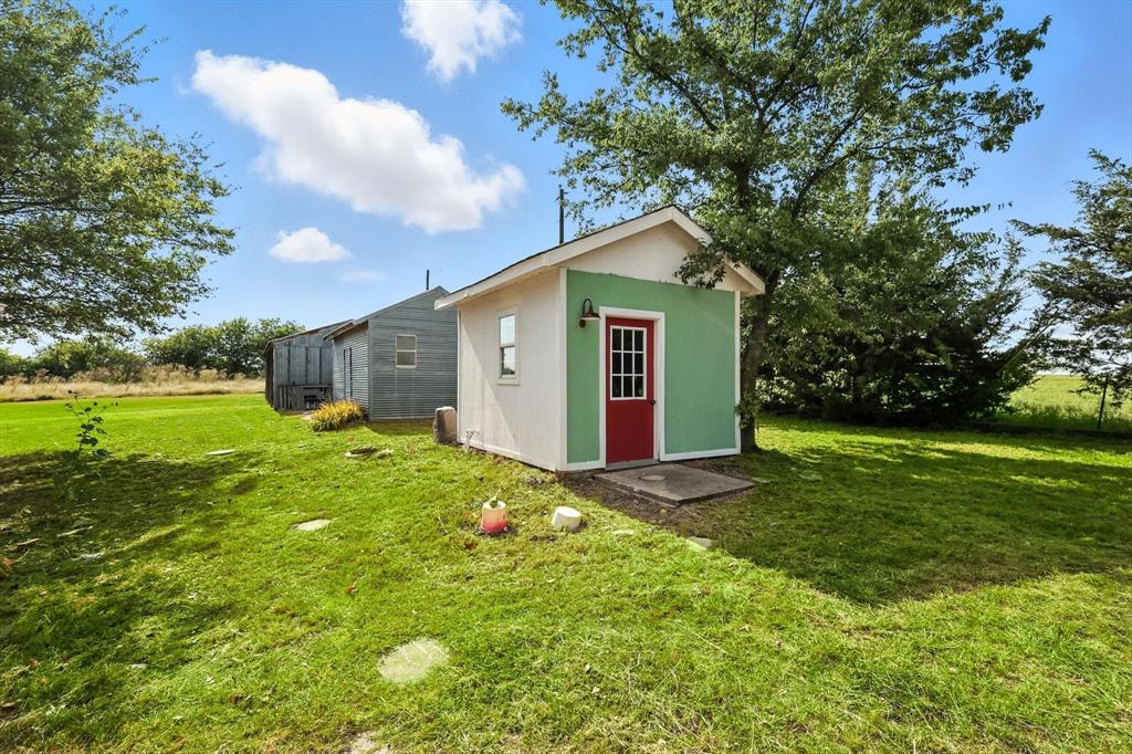 185 Quail Run Court Decatur, TX 76234 - Photo 33 of 40 Well house