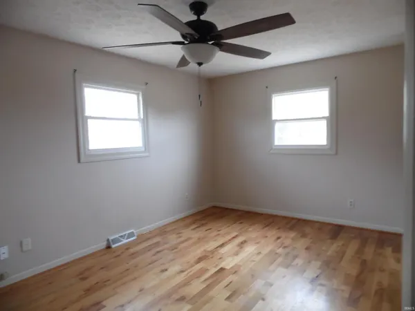 $219,900 | 10495 East State Road 8, Knox, IN 46534