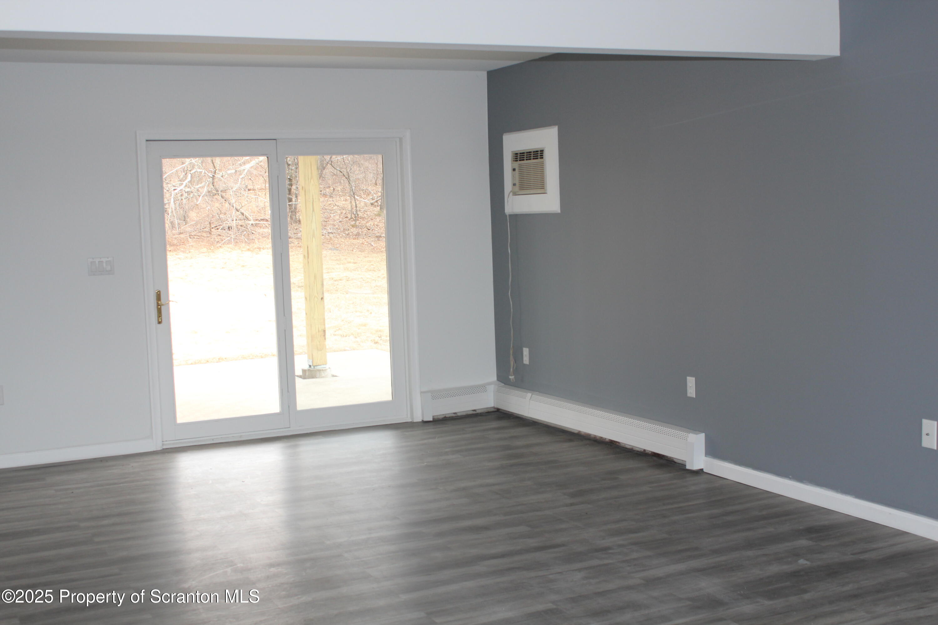 2400 North Lakeview Road Clarks Summit, PA 18411 - Photo 23 of 39 Family Room