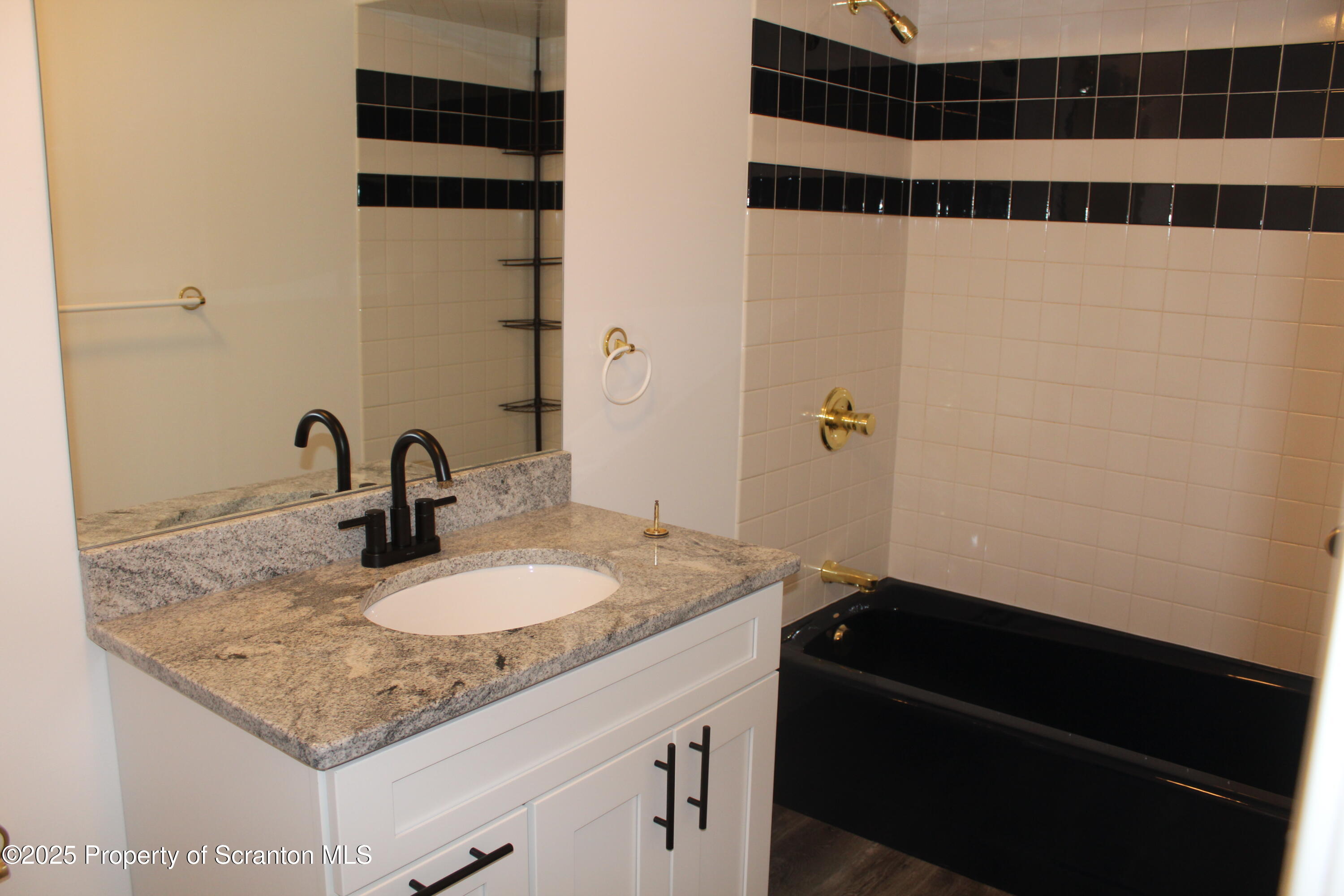 2400 North Lakeview Road Clarks Summit, PA 18411 - Photo 34 of 39 Full Bathroom