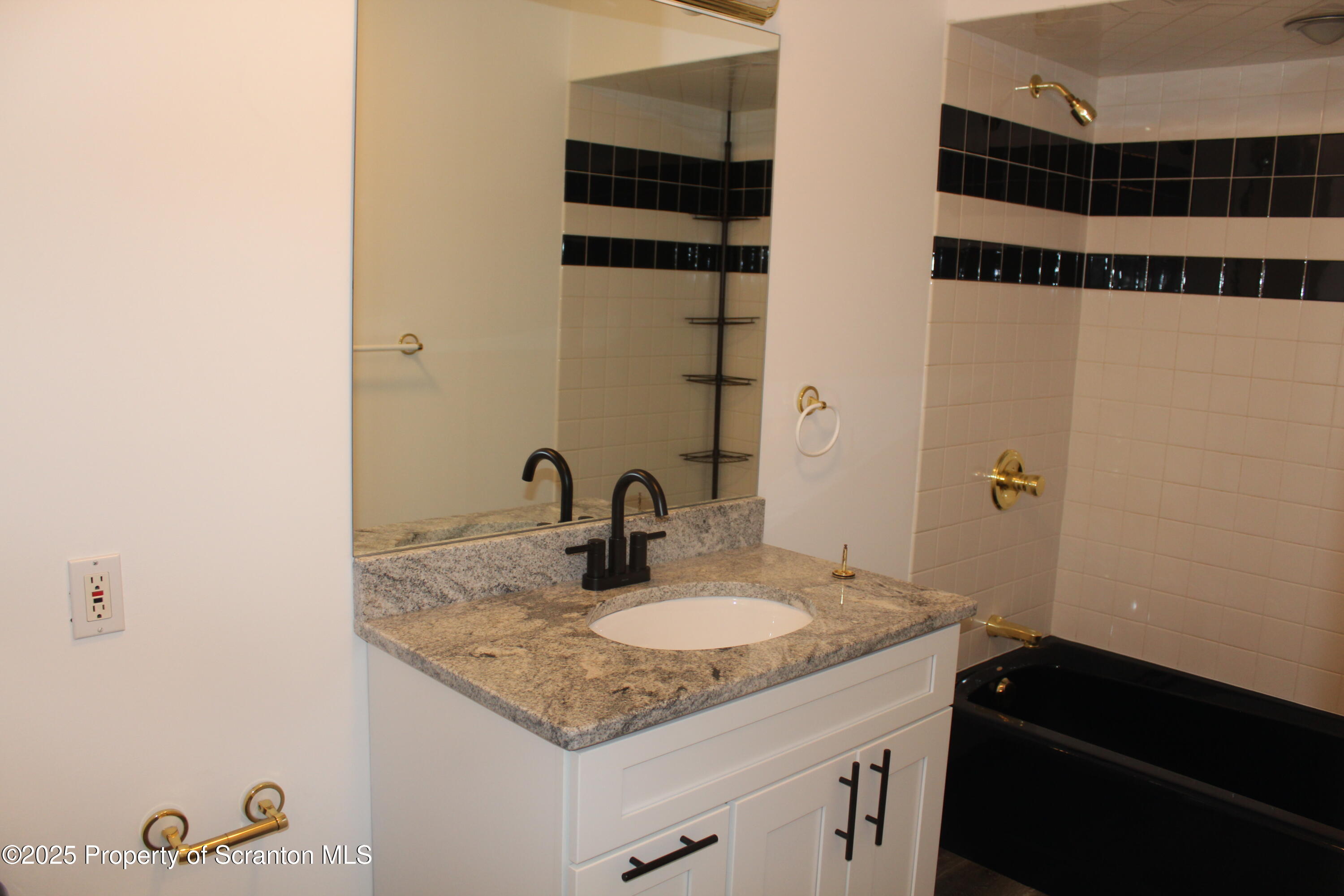 2400 North Lakeview Road Clarks Summit, PA 18411 - Photo 35 of 39 Full Bathroom