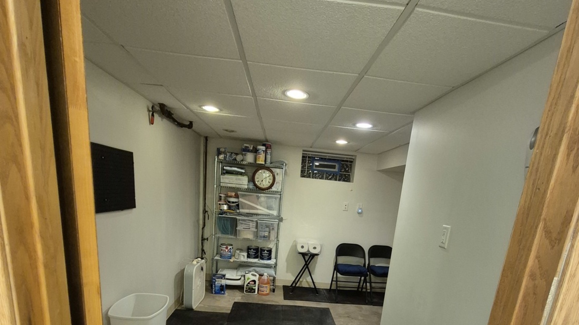 1224 North Irving Avenue Berkeley, IL 60163 - Photo 5 of 25 a view of a hallway with seating area