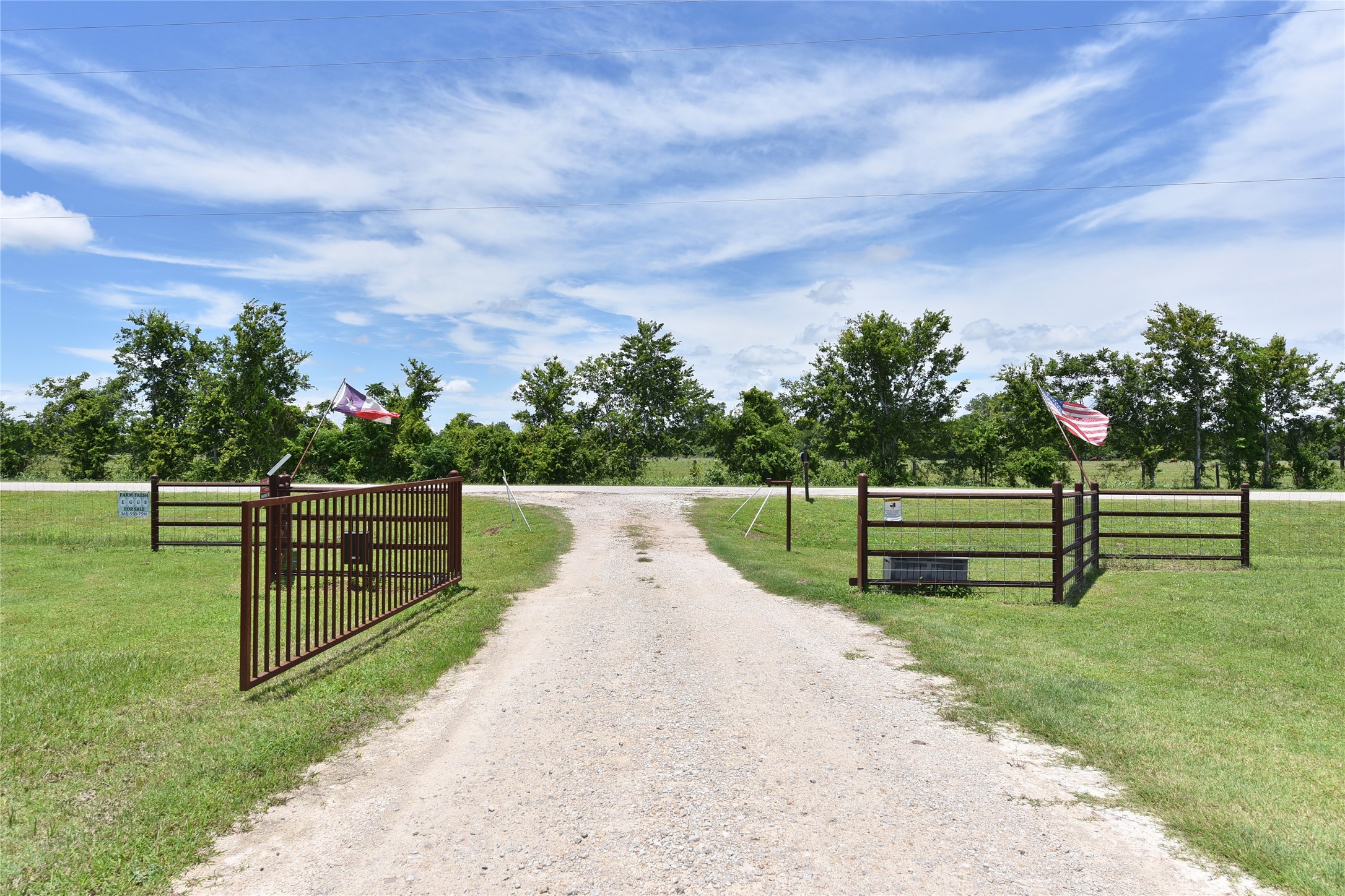 406 County Road 100 Boling, TX 77420 - Photo 3 of 49