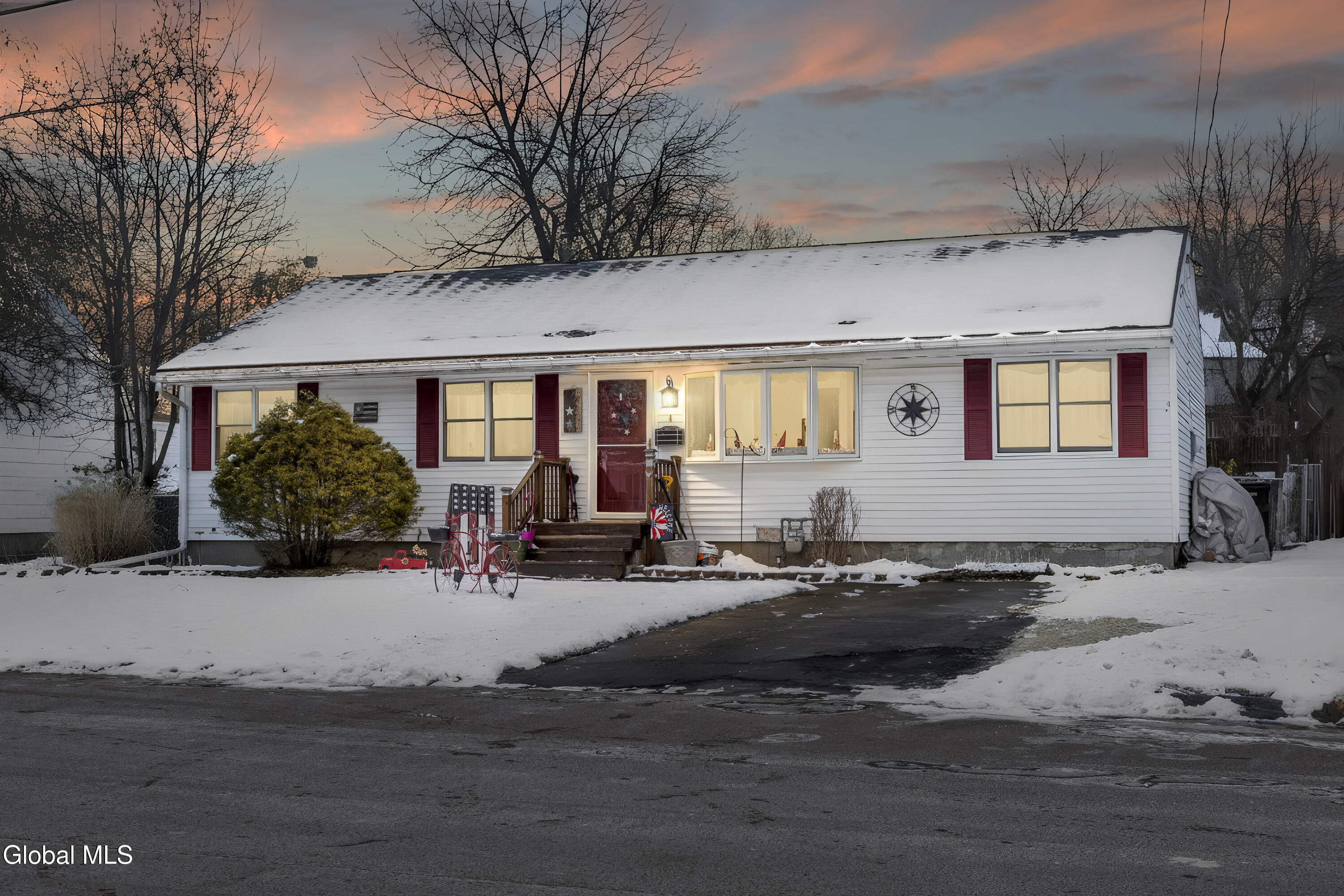 4 O'neil Street Troy, NY 12180 - Photo 4 of 30 30