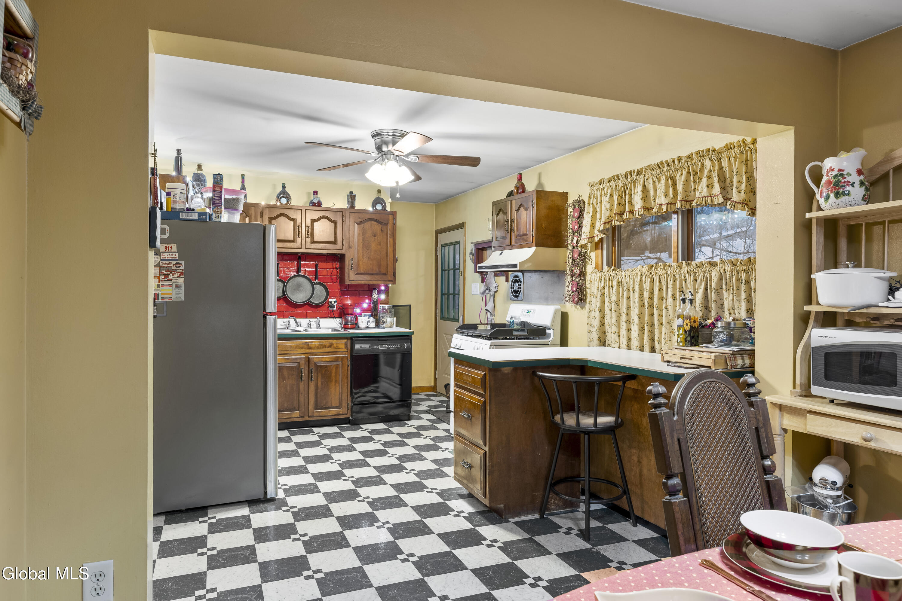 4 O'neil Street Troy, NY 12180 - Photo 9 of 30 8