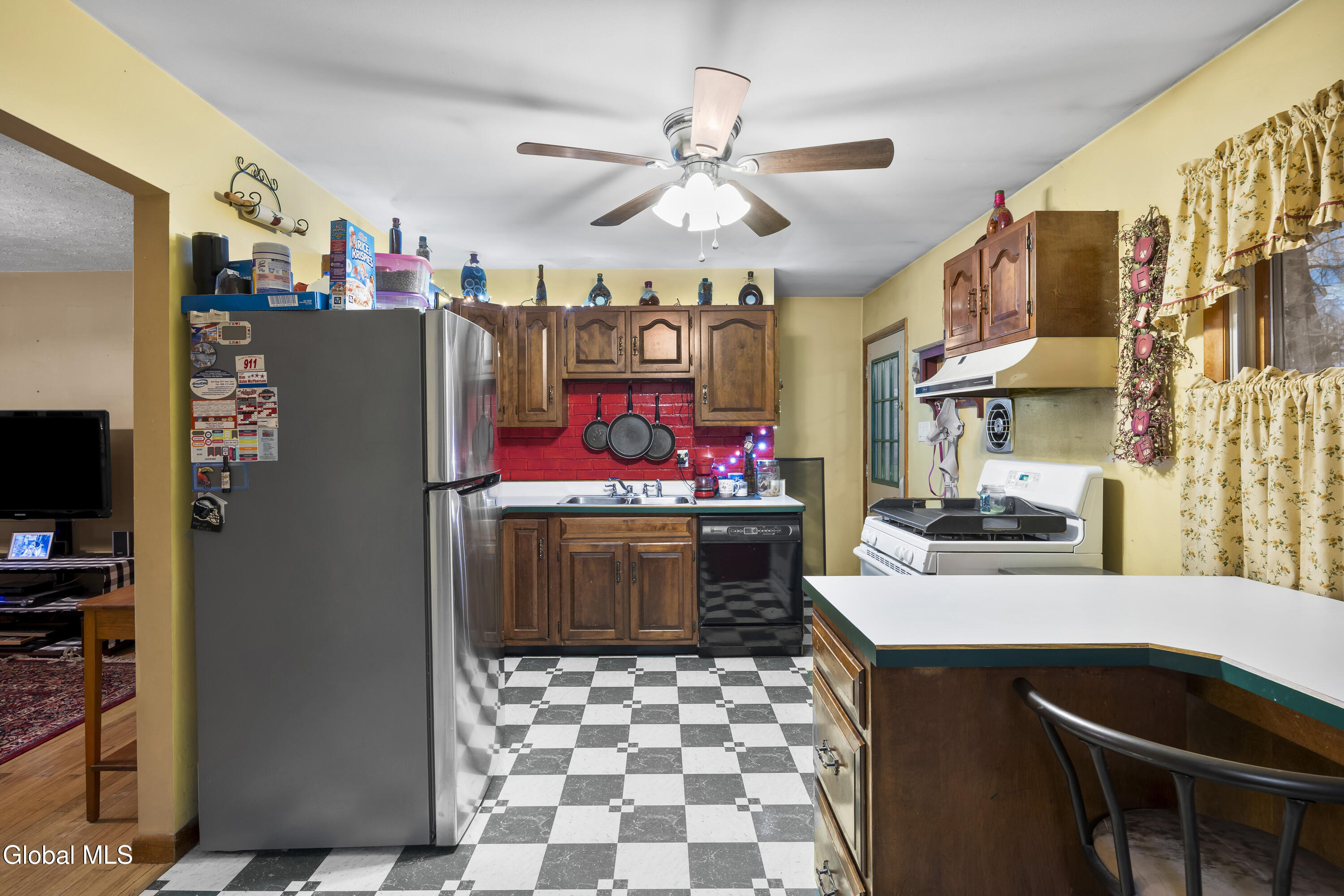 4 O'neil Street Troy, NY 12180 - Photo 10 of 30 9