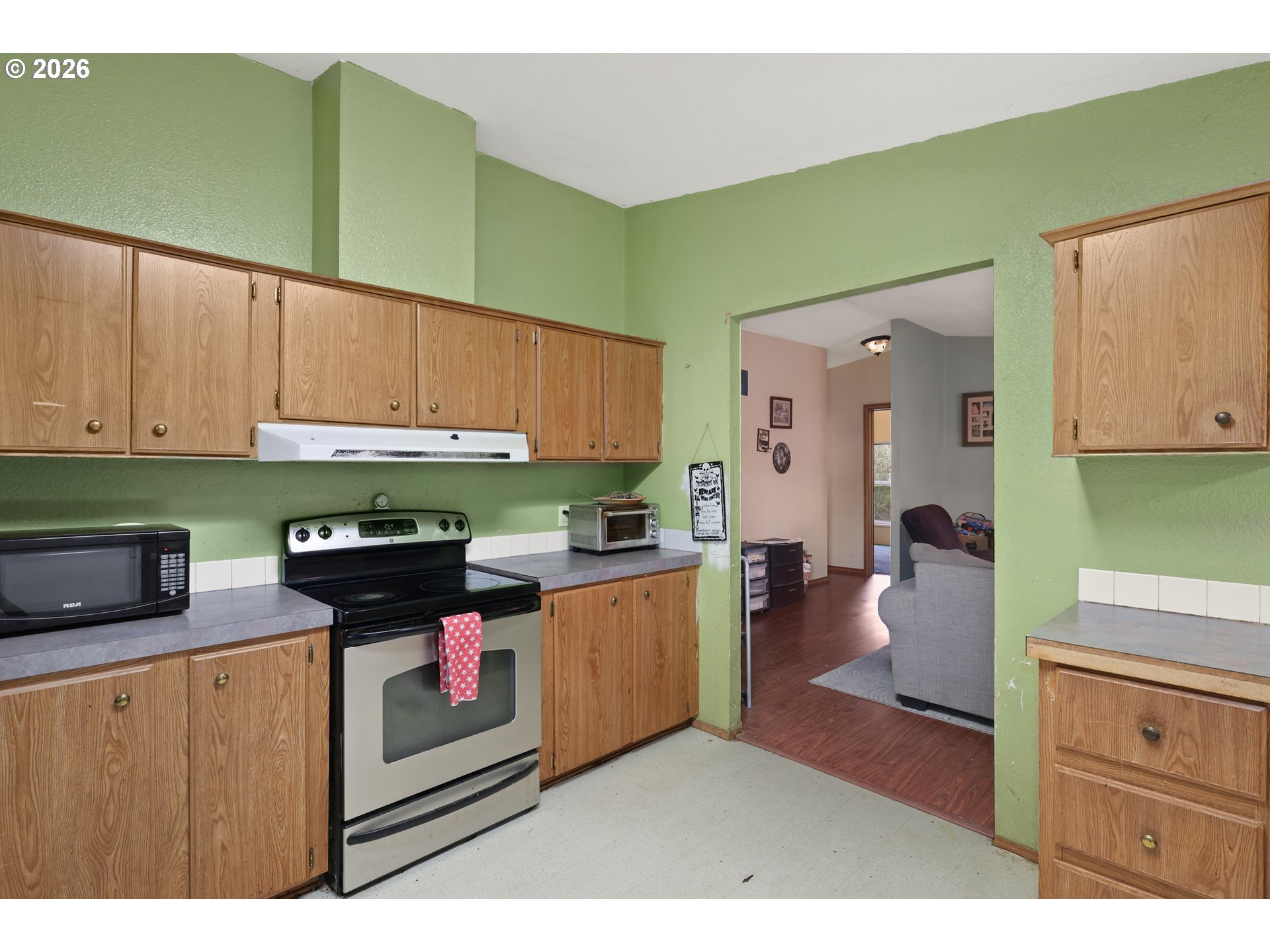 114 Shannon Lane Chehalis, WA 98532 - Photo 11 of 27 a kitchen with lots of counter space and a sink