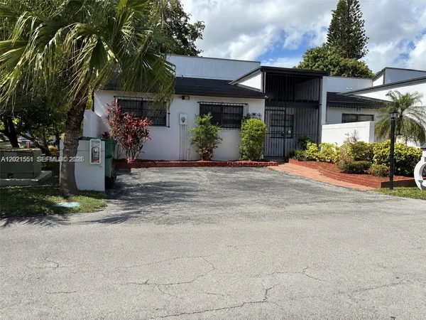 $3,300 | 10881 Southwest 24th Terrace, Unit 10881, Miami, FL 33165
