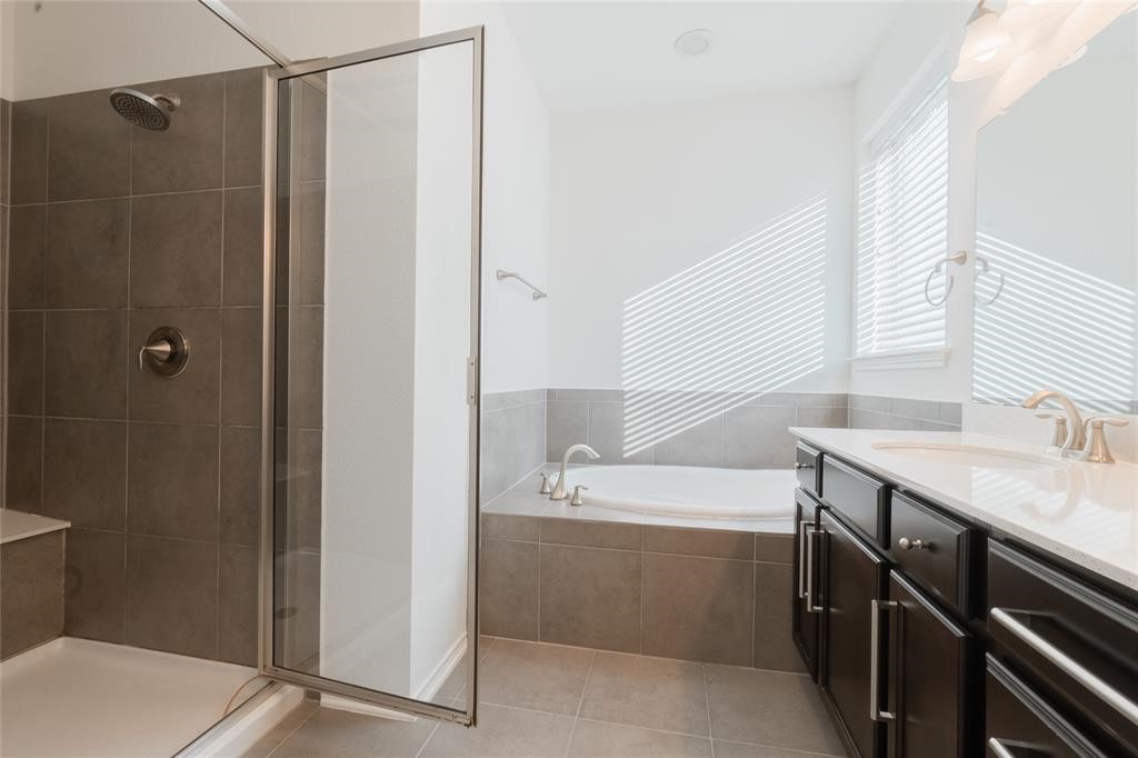 1333 Terrace View Drive Georgetown, TX 78628 - Photo 32 of 35 Indulge in a tranquil bathing experience with a generously sized soaking tub and separate glass-enclosed shower.