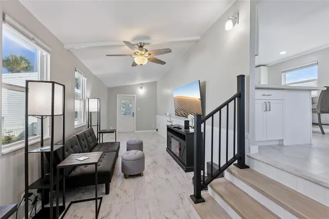 a view of a livingroom with furniture and a ceiling fan