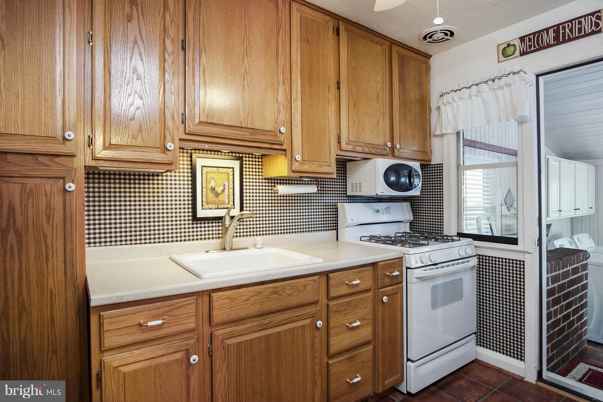 1082 Downton Road Baltimore, MD 21227 - Photo 8 of 26 Kitchen