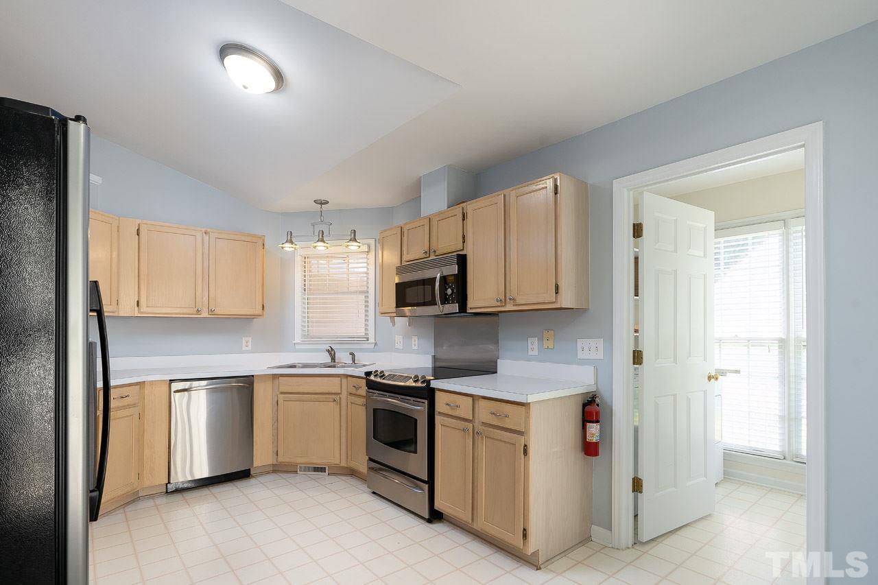 1909 Leadenhall Way Raleigh, NC 27603 - Photo 5 of 18