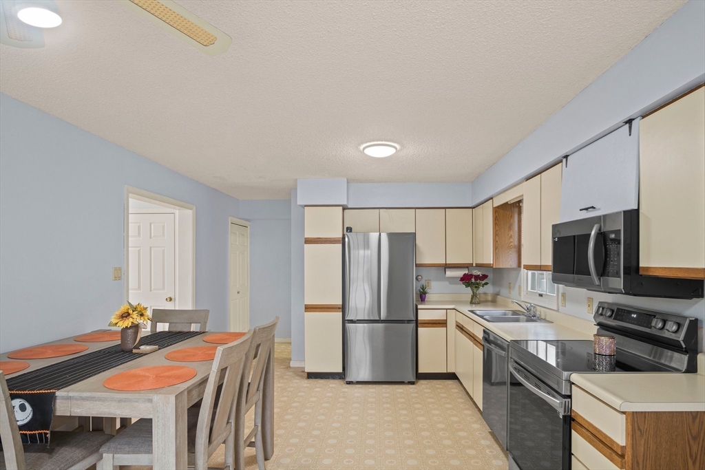 2 Anjo, Unit B Saugus, MA 01906 - Photo 20 of 32