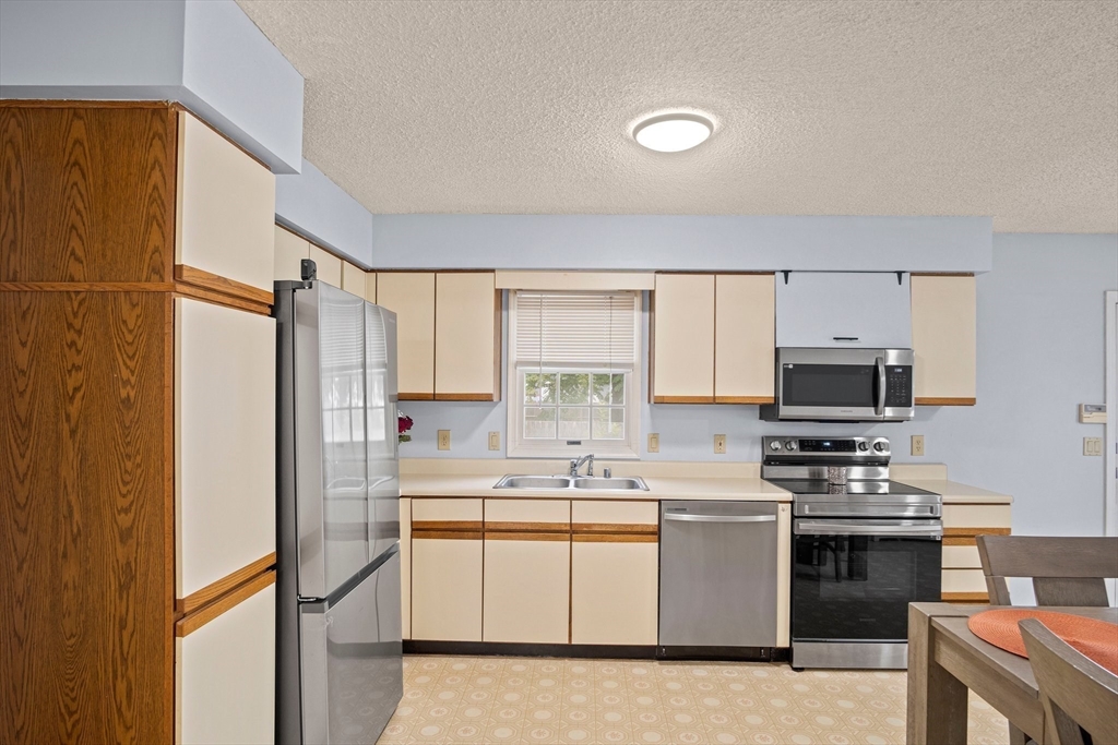 2 Anjo, Unit B Saugus, MA 01906 - Photo 31 of 32