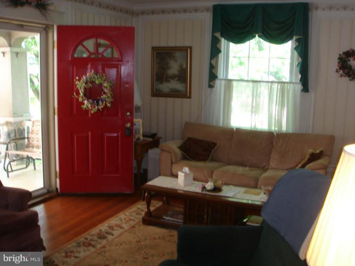 4 Strathmore Road Havertown, PA 19083 - Photo 3 of 21 Living Room
