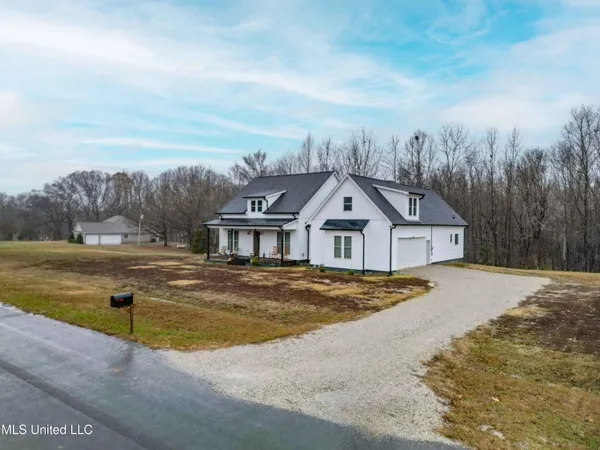 $415,000 | 301 Summer Oaks Drive, Lamar, MS 38642