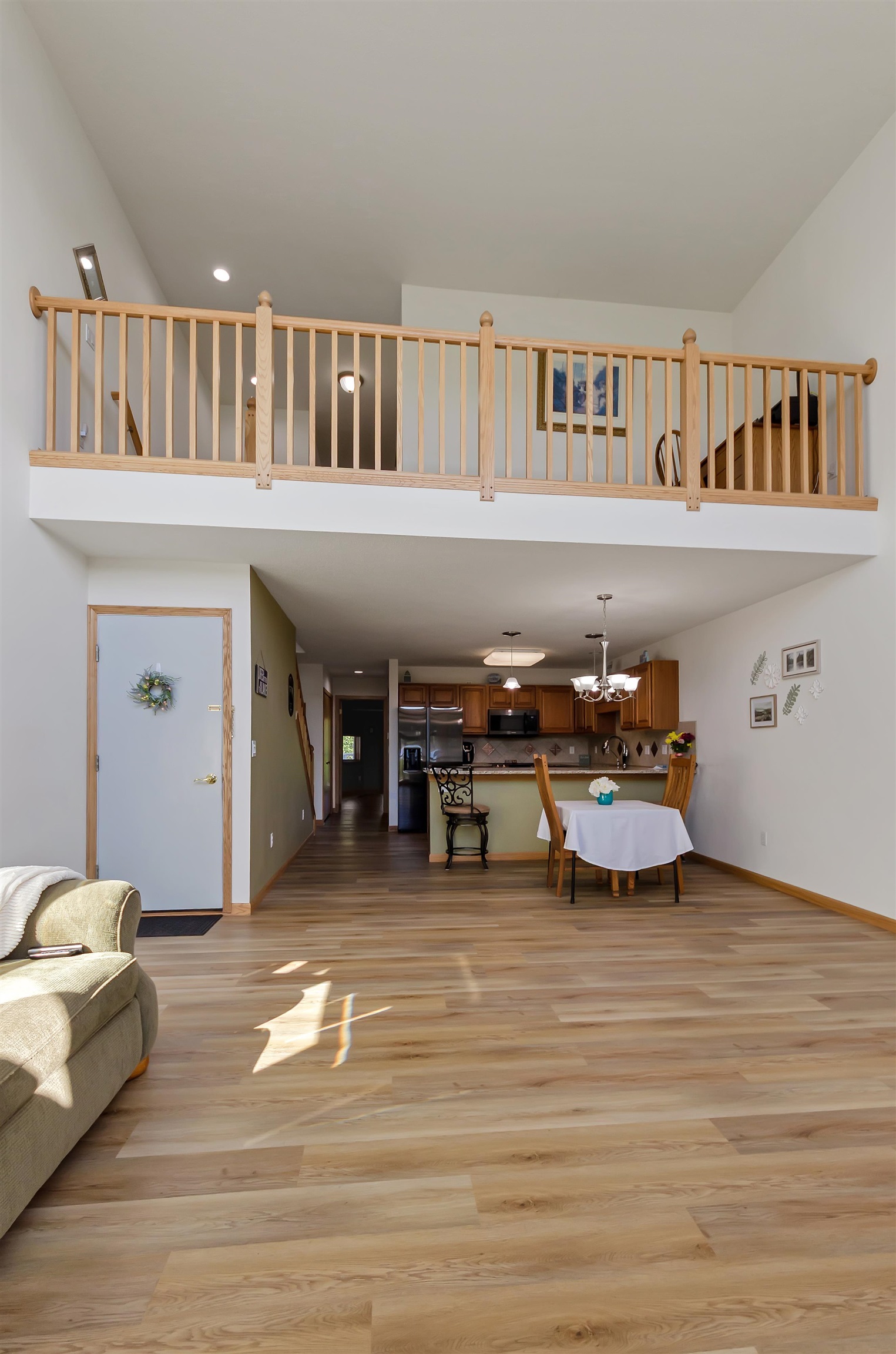 1704 Castleview Gladwin, MI 48624 - Photo 3 of 81