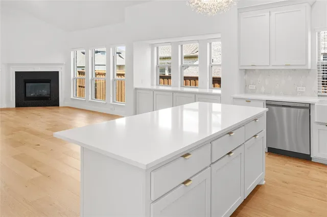 a view of a yard in a yard