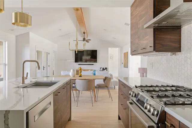 $1,695,000 | 2602 Bend Cove, Austin, TX 78704