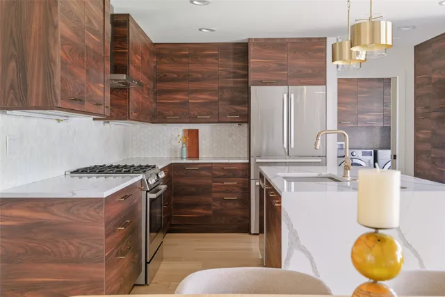 $1,695,000 | 2602 Bend Cove, Austin, TX 78704