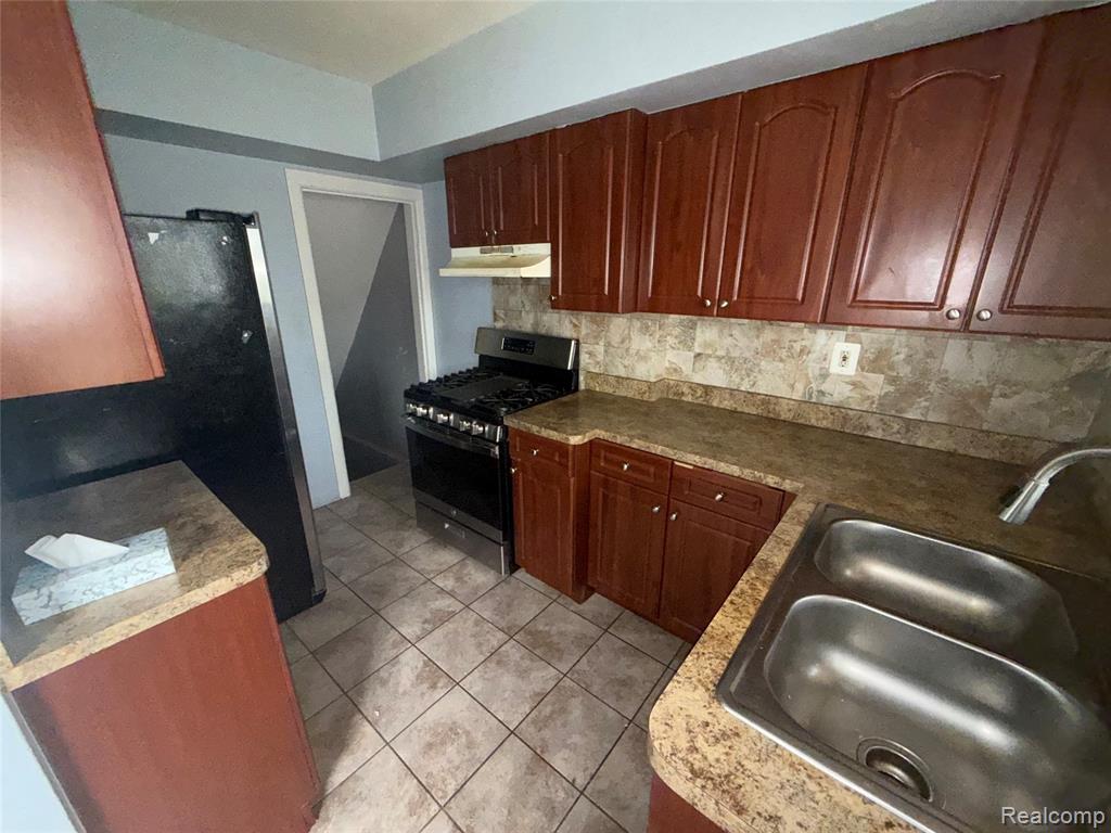 6306 Schaefer Road Dearborn, MI 48126 - Photo 12 of 17