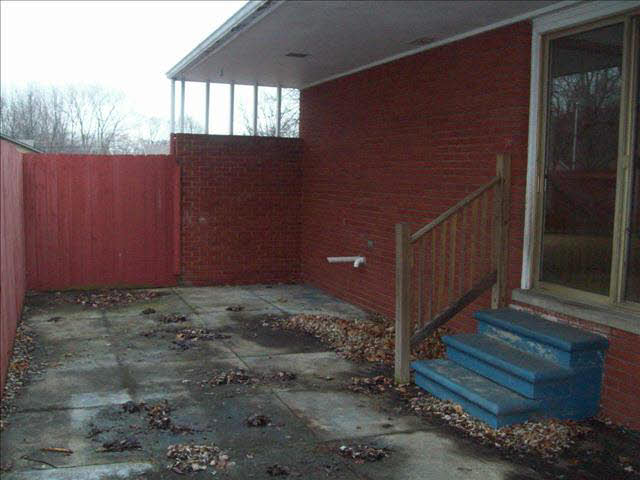 2015 Vivian Road Monroe, MI 48162 - Photo 12 of 18 20348531-11.JPG