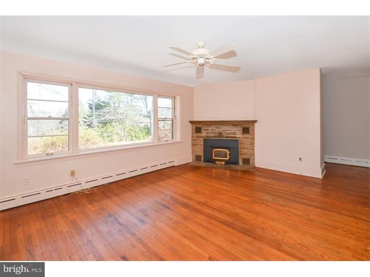 960 Pebble Hill Road Doylestown, PA 18901 - Photo 4 of 18 Living Room