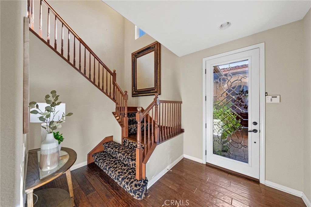 28889 Edenton Way Temecula, CA 92591 - Photo 11 of 56 Gorgeous stairwell