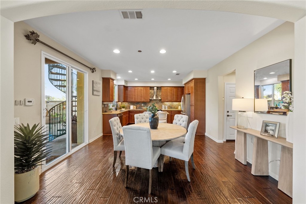 28889 Edenton Way Temecula, CA 92591 - Photo 15 of 56 Dining area