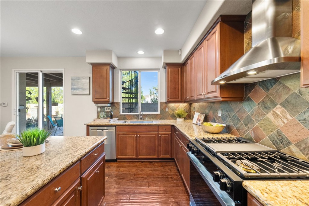 28889 Edenton Way Temecula, CA 92591 - Photo 17 of 56 Gourmet kitchen