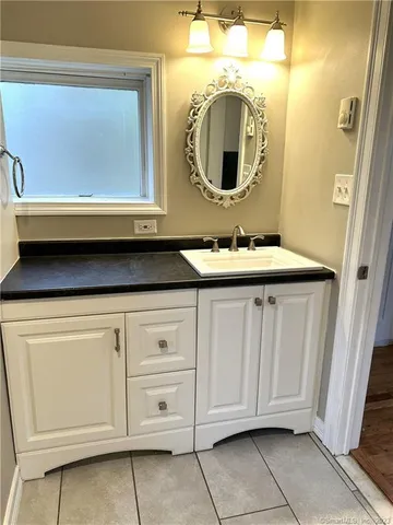 $1,650 | 11 Upper Malletts Lane, Unit A, New Milford, CT 06776